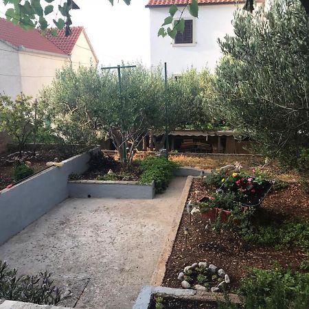Apartmani Katarina Bol Exteriör bild