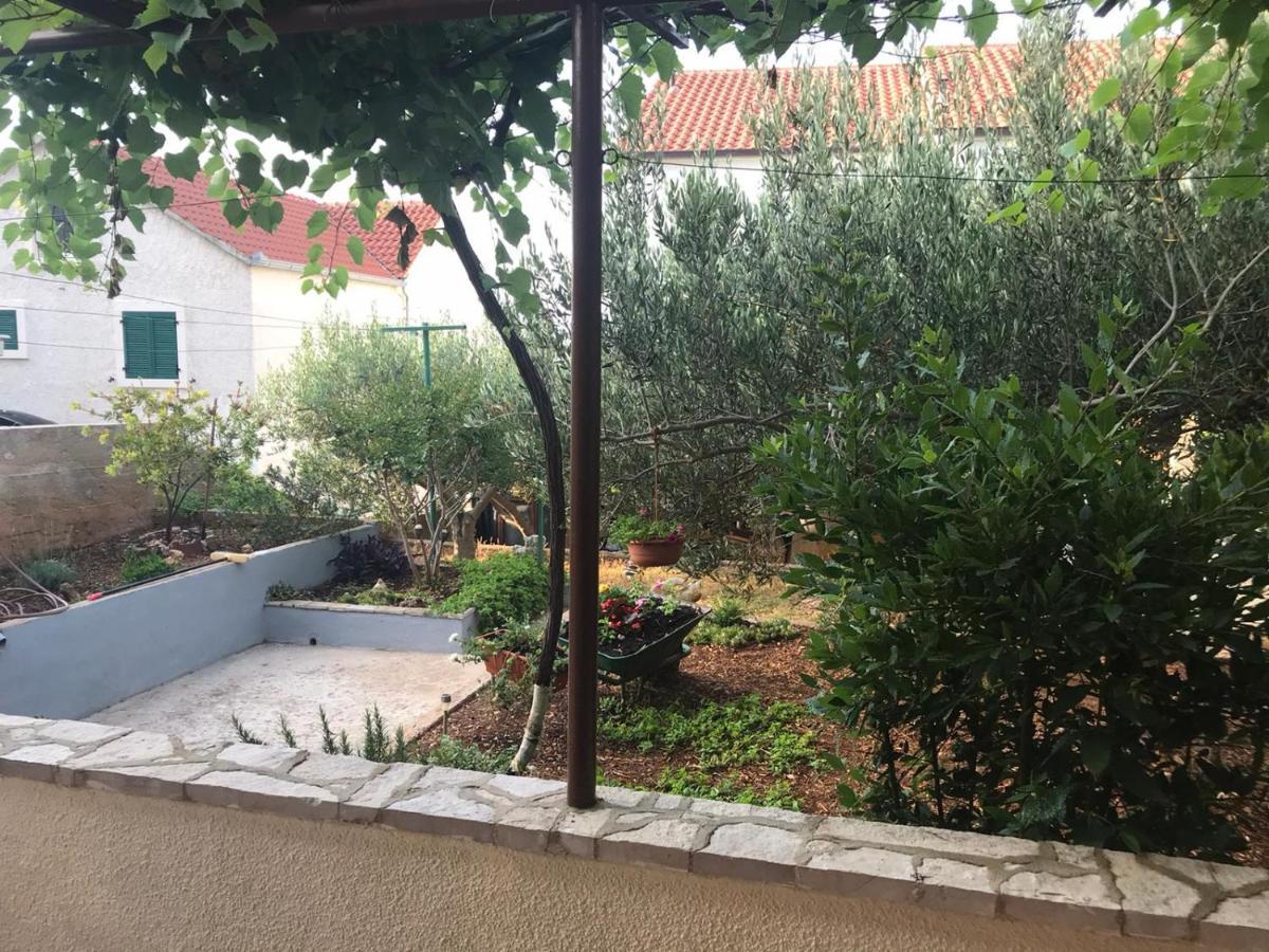 Apartmani Katarina Bol Exteriör bild
