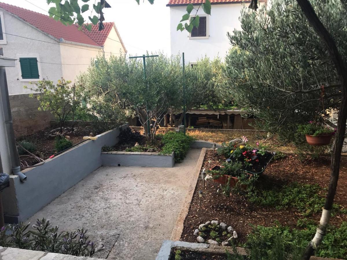 Apartmani Katarina Bol Exteriör bild