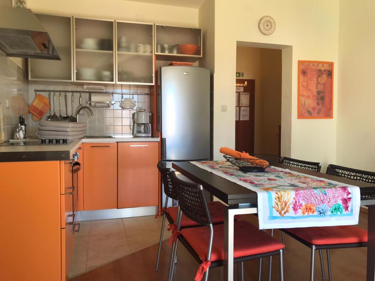 Apartmani Katarina Bol Exteriör bild