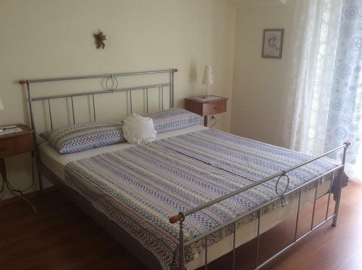 Apartmani Katarina Bol Exteriör bild