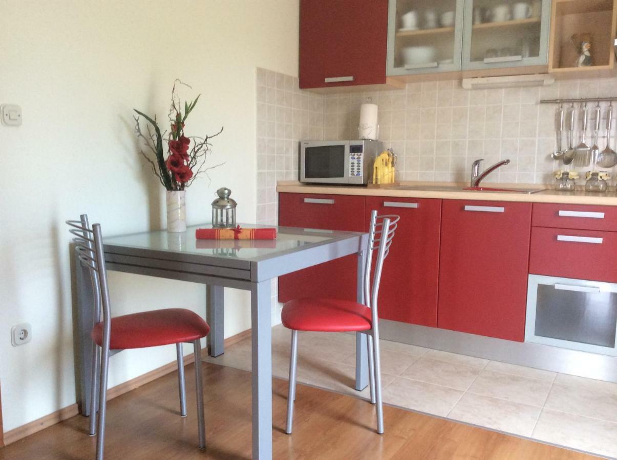Apartmani Katarina Bol Exteriör bild